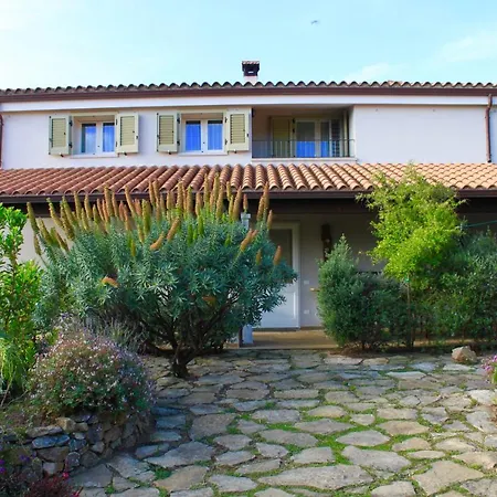 Rossofiore Bed & Breakfast Castiadas