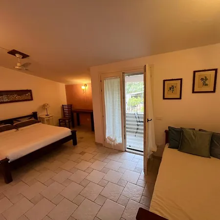 Bed & Breakfast Rossofiore Castiadas