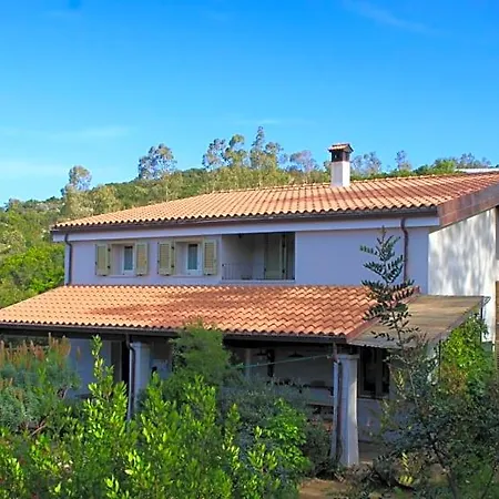 Bed & Breakfast Rossofiore Castiadas
