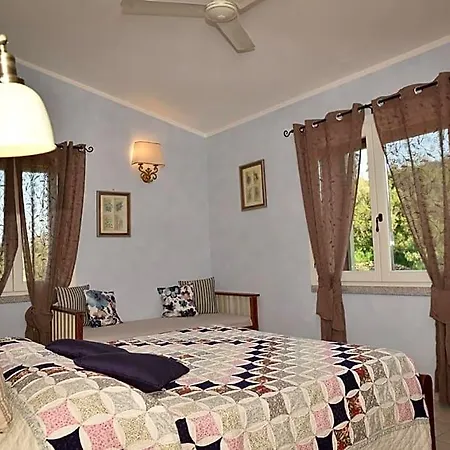 Rossofiore Bed & Breakfast Castiadas