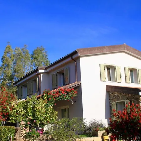 Bed & Breakfast Rossofiore Castiadas